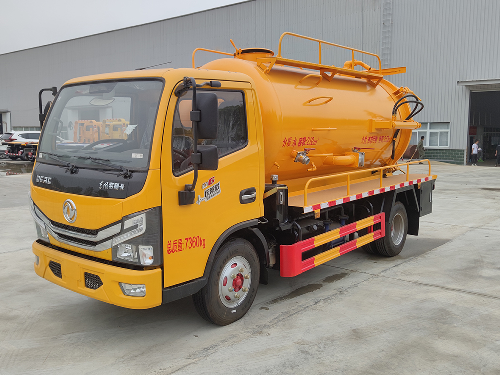 東風(fēng)小多利卡4.5方一清洗吸污車(chē)